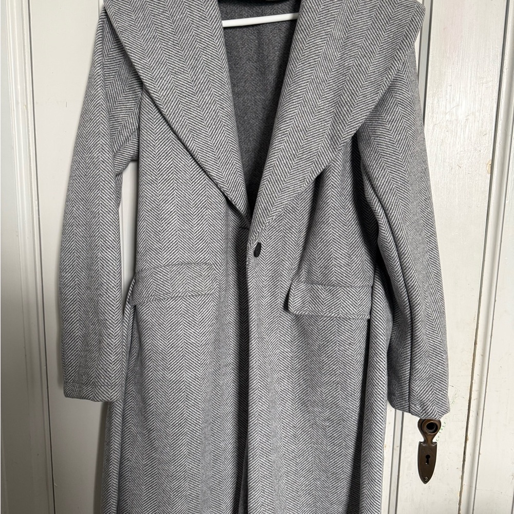 SHEIN Black and White Clothing Label